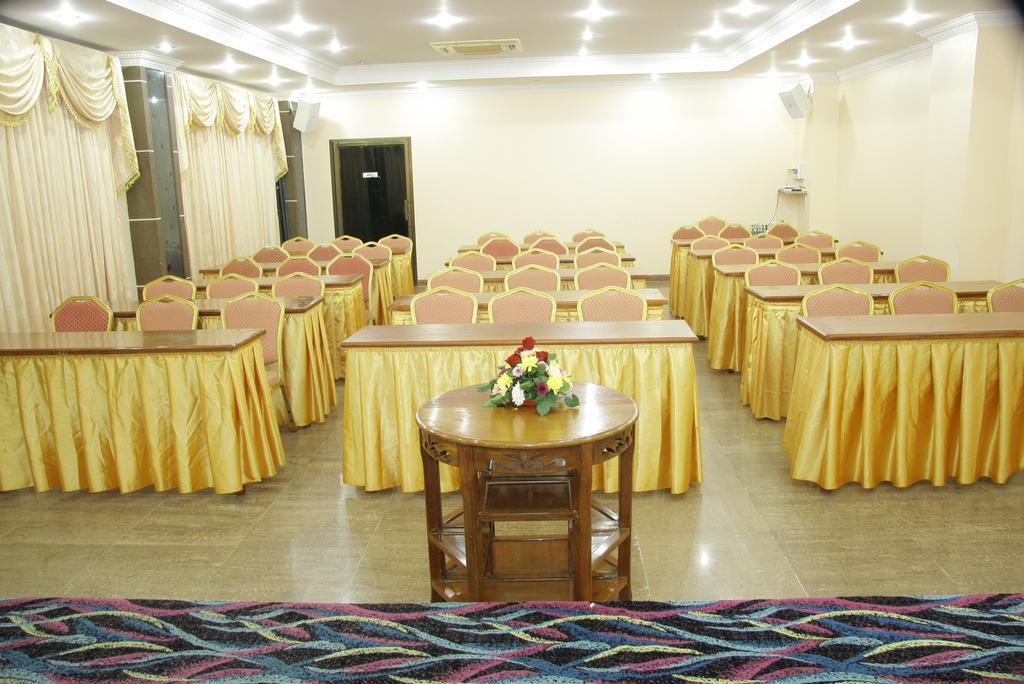 Golden Sand Hotel Sihanoukville Esterno foto