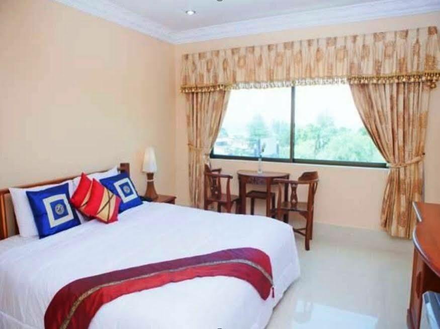 Golden Sand Hotel Sihanoukville Esterno foto
